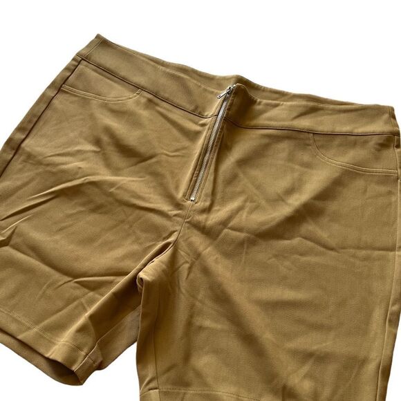 Danielle Bernstein shorts  - Picture 6 of 7